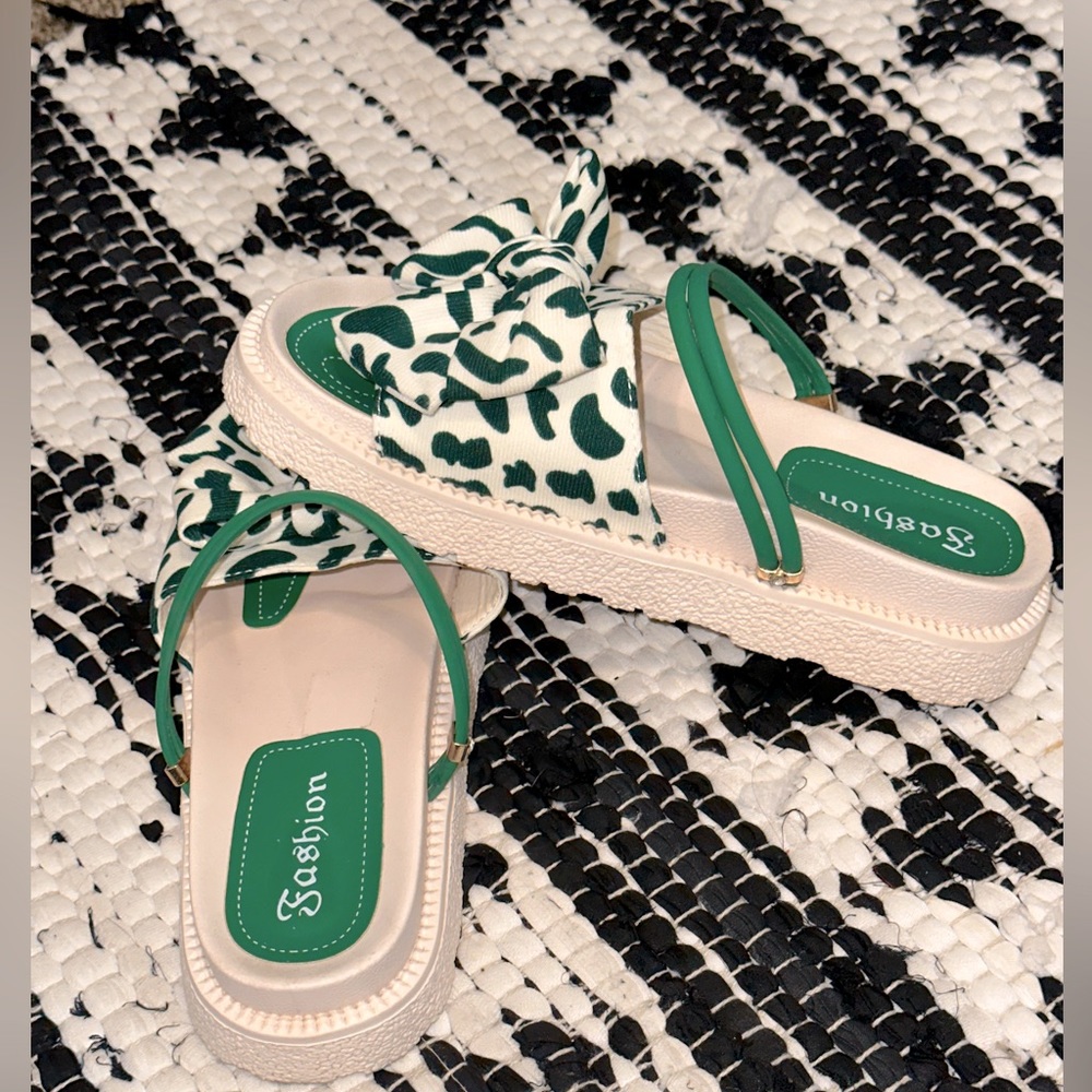 cute green bow pattern sandals with heel strap